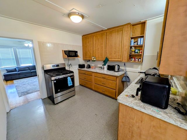 58 Ash St 3, Waltham, MA 02453