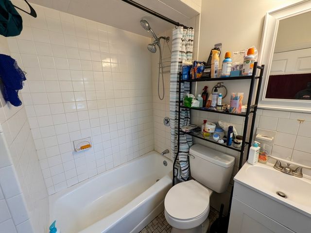 58 Ash St 3, Waltham, MA 02453