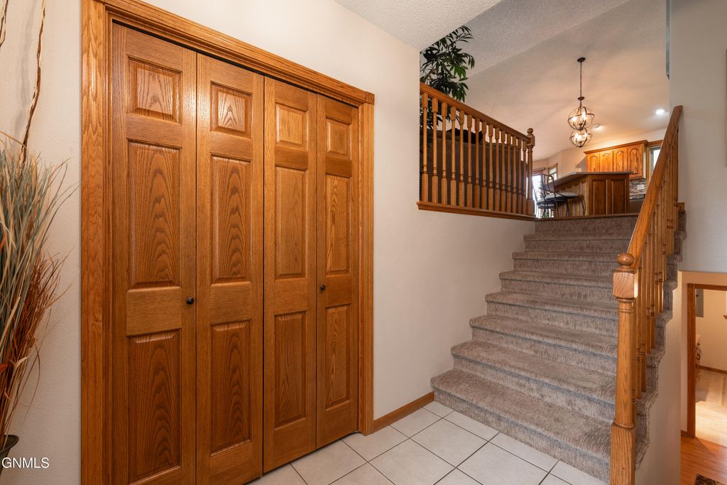 768 San Angelo Drive, Bismarck, ND 58504 photo 2