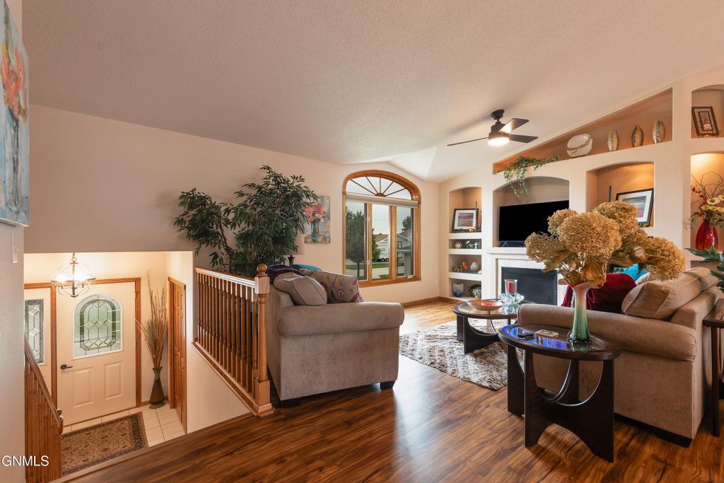 768 San Angelo Drive, Bismarck, ND 58504 photo 3