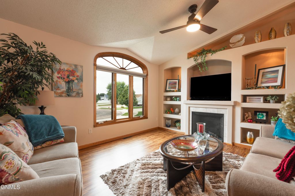 768 San Angelo Drive, Bismarck, ND 58504 photo 4