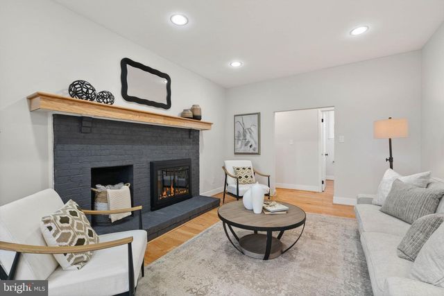 2678 OAKTON GLEN DR, Vienna, VA 22181