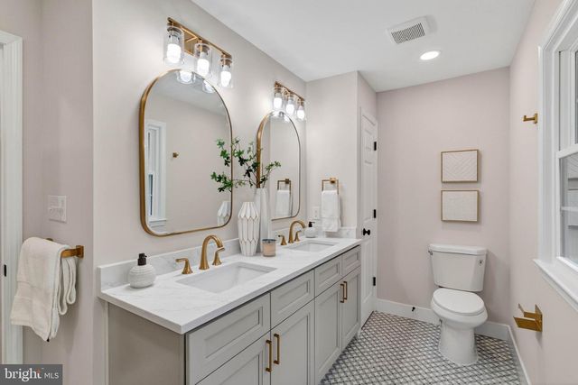 2678 OAKTON GLEN DR, Vienna, VA 22181