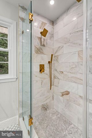 2678 OAKTON GLEN DR, Vienna, VA 22181