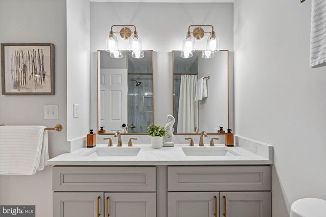 2678 OAKTON GLEN DR, Vienna, VA 22181