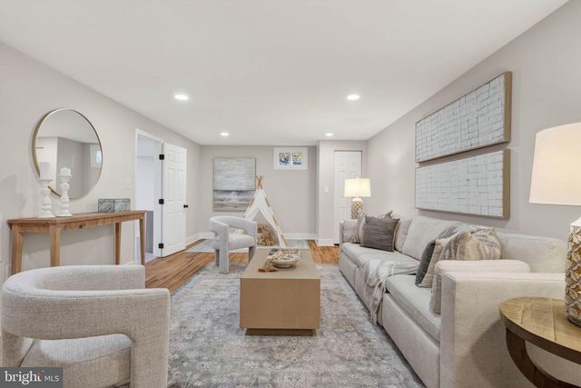 2678 OAKTON GLEN DR, Vienna, VA 22181