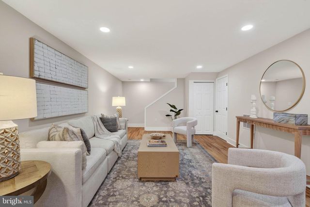 2678 OAKTON GLEN DR, Vienna, VA 22181