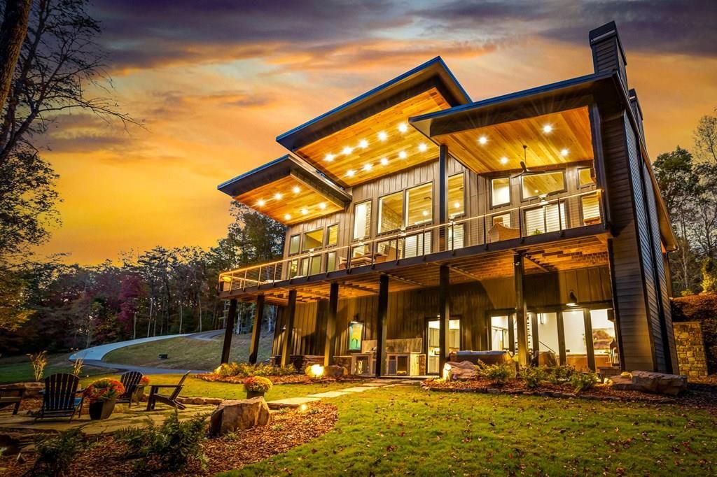156 Horatio Drive, Blue Ridge, GA 30513