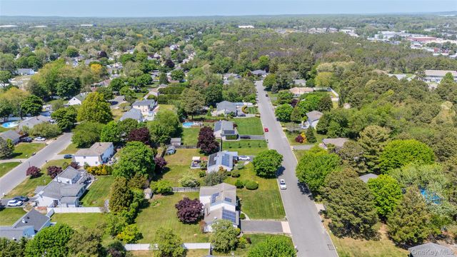 8 Lisa Court, Medford, NY 11763