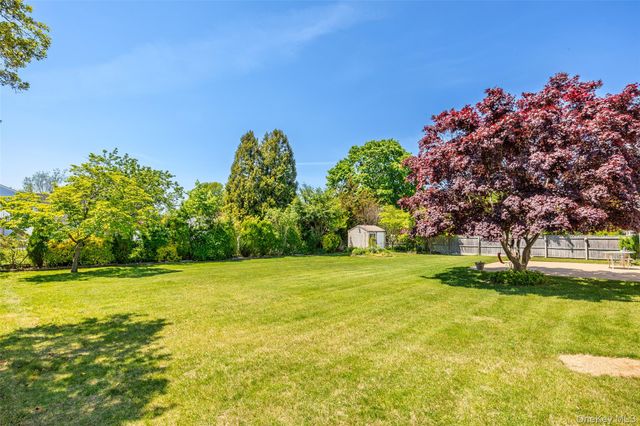 8 Lisa Court, Medford, NY 11763