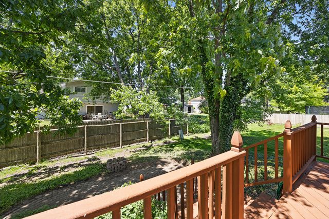 8100 Geneva Street, Woodridge, IL 60517