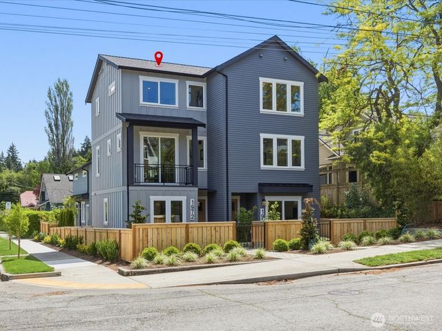 1972 25th Avenue E, Seattle, WA 98112