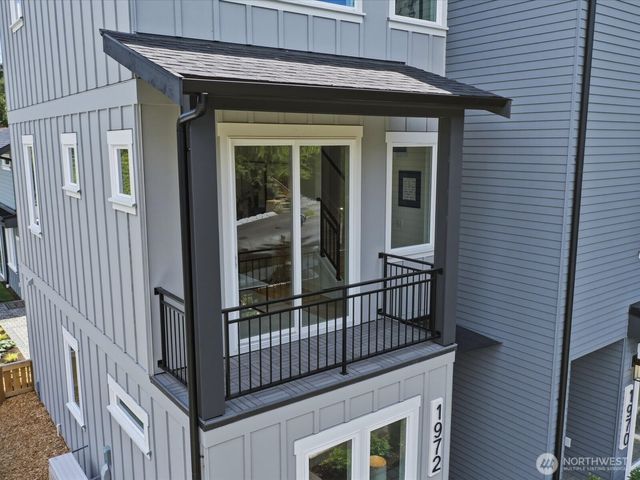 1972 25th Avenue E, Seattle, WA 98112