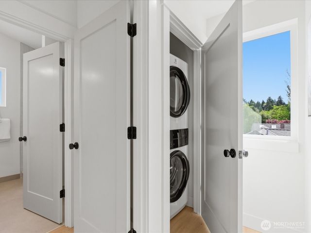 1972 25th Avenue E, Seattle, WA 98112