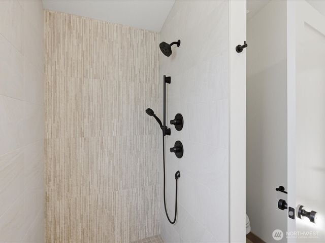 1972 25th Avenue E, Seattle, WA 98112