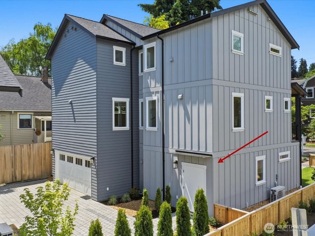 1972 25th Avenue E, Seattle, WA 98112