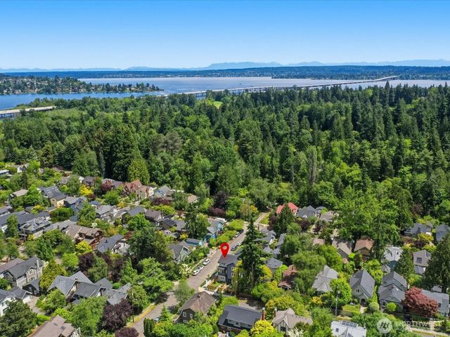 1972 25th Avenue E, Seattle, WA 98112
