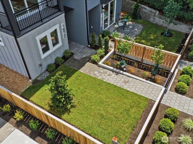 1972 25th Avenue E, Seattle, WA 98112