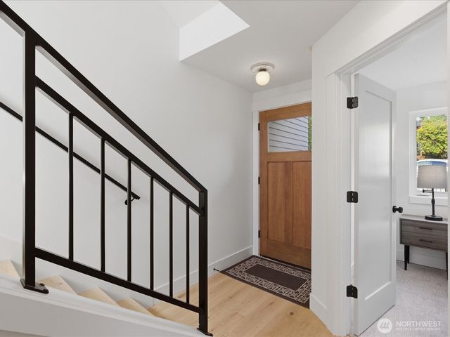 1972 25th Avenue E, Seattle, WA 98112
