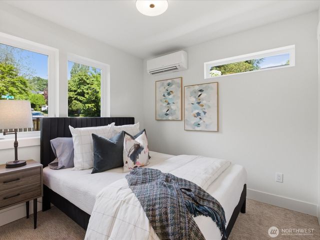 1972 25th Avenue E, Seattle, WA 98112