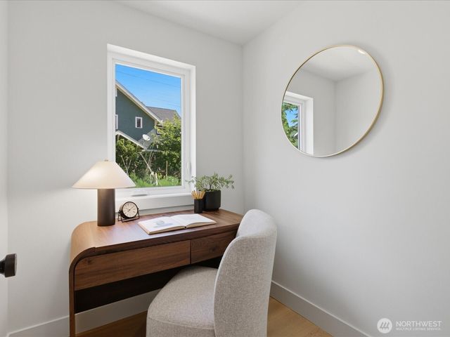 1972 25th Avenue E, Seattle, WA 98112