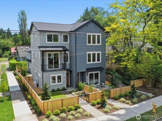 1972 25th Avenue E, Seattle, WA 98112