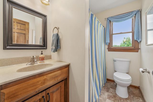 357 120th, Newton, KS 67114