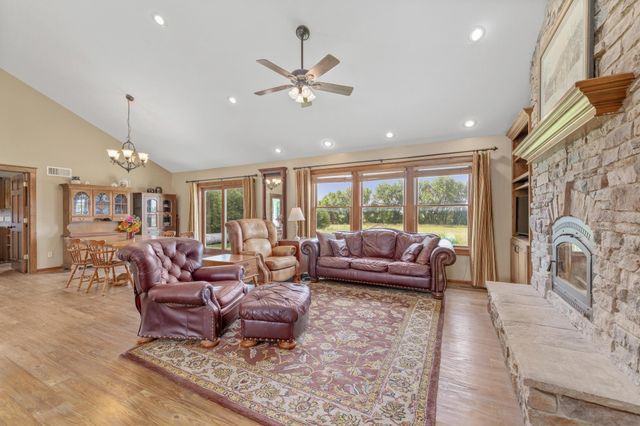 357 120th, Newton, KS 67114