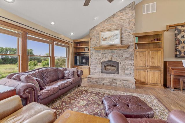 357 120th, Newton, KS 67114