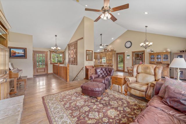 357 120th, Newton, KS 67114