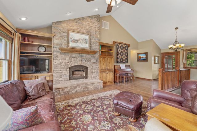 357 120th, Newton, KS 67114