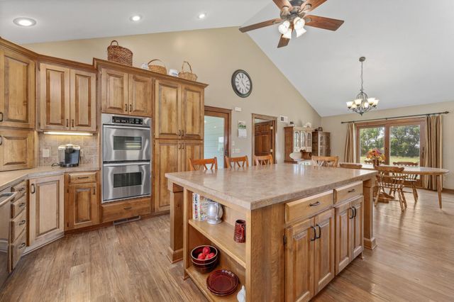 357 120th, Newton, KS 67114