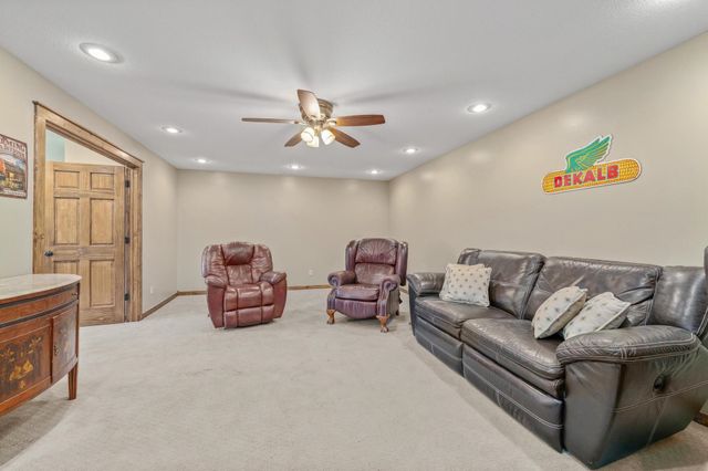 357 120th, Newton, KS 67114