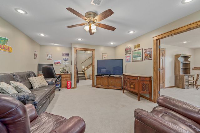 357 120th, Newton, KS 67114