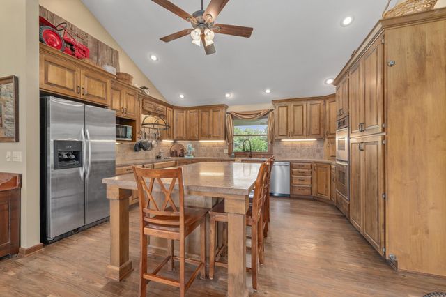 357 120th, Newton, KS 67114