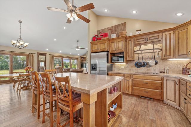 357 120th, Newton, KS 67114