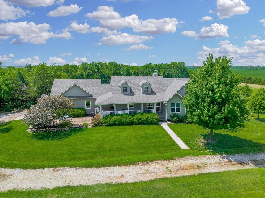 357 120th, Newton, KS 67114