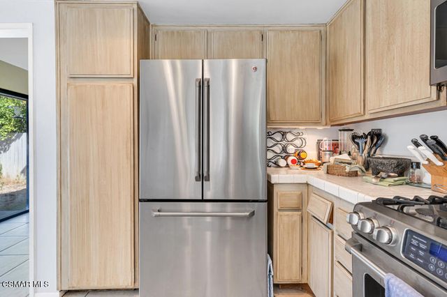 596 Via Novella, Oak Park, CA 91377