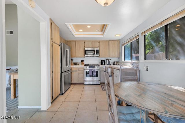 596 Via Novella, Oak Park, CA 91377