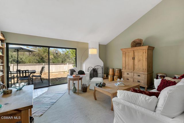 596 Via Novella, Oak Park, CA 91377