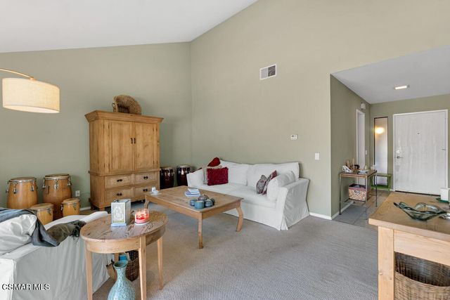 596 Via Novella, Oak Park, CA 91377