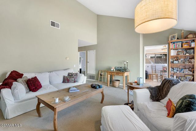 596 Via Novella, Oak Park, CA 91377