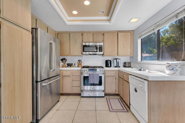 596 Via Novella, Oak Park, CA 91377