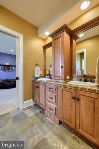 905 GREENSIDE DR, Lititz, PA 17543