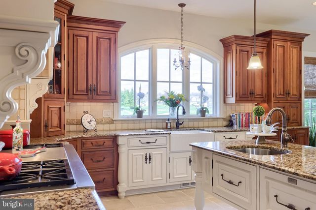 905 GREENSIDE DR, Lititz, PA 17543