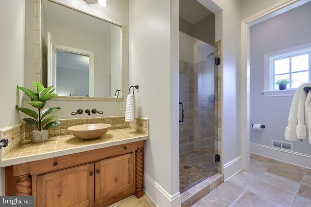 905 GREENSIDE DR, Lititz, PA 17543