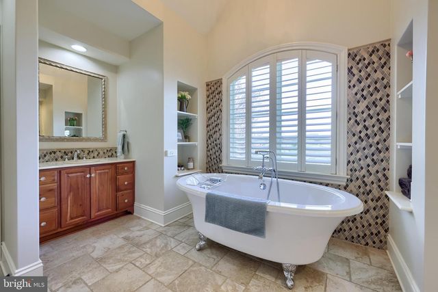 905 GREENSIDE DR, Lititz, PA 17543