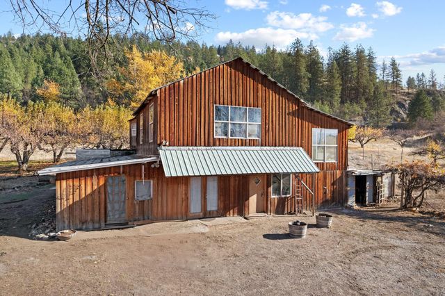 1306 Peachcrest Rd, Kettle Falls, WA 99141
