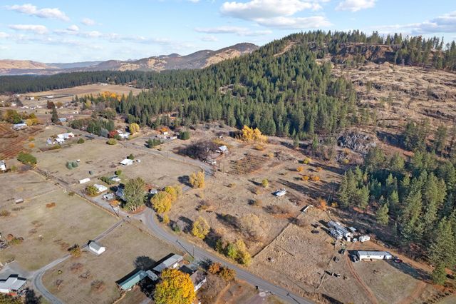 1306 Peachcrest Rd, Kettle Falls, WA 99141