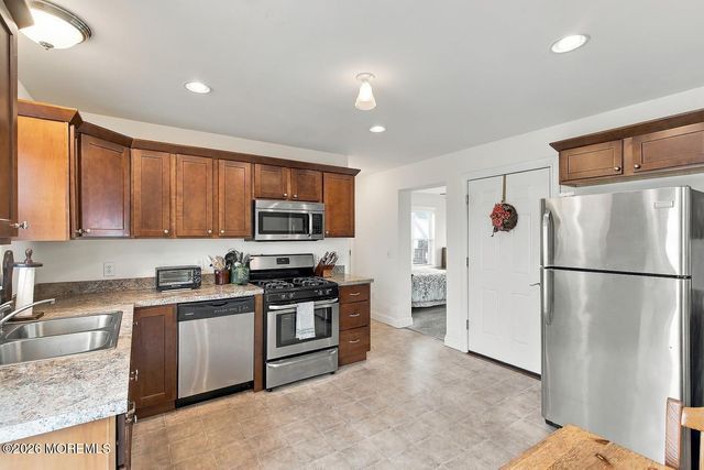 317 E Lakewood Avenue, Ocean Gate, NJ 08740